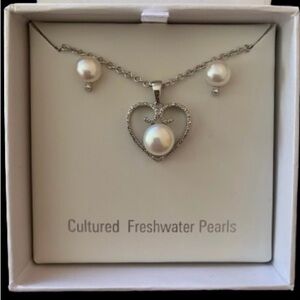 Cultured Freshwater Pearls with CZ Stones Set 🆕